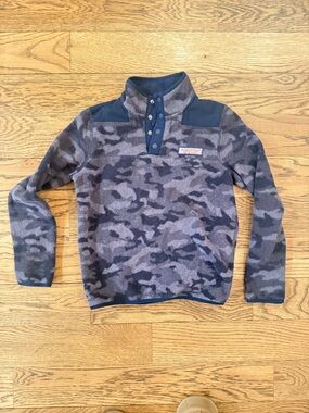 Vineyard Vines Boys' size S charcoal and Gray Camo Pullover Fleece